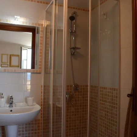 Maison Huguette Couette-café Civitavecchia