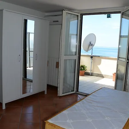 Couette-café Maison Huguette Civitavecchia