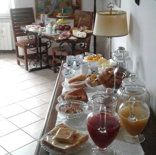 Maison Huguette Bed & Breakfast 3*